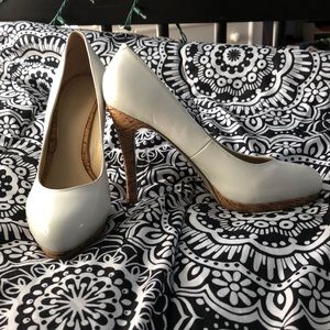 White/cork high heels